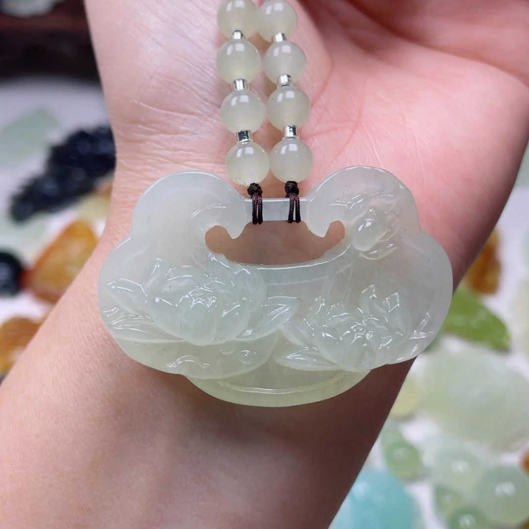 蛇纹石玉颈饰未镶嵌