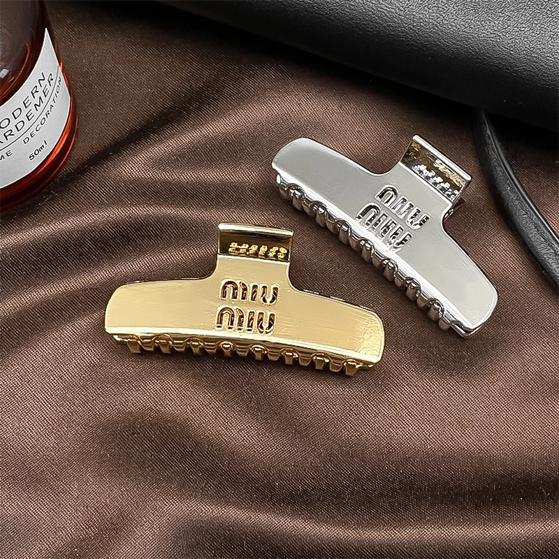 M字母镂空合金发夹简约百搭抓夹后脑勺鲨鱼夹子头饰高级感发饰品