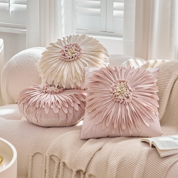 【姐妹团福利】软装搭配好物精致女神同款花瓣抱枕圆枕沙发靠垫腰靠