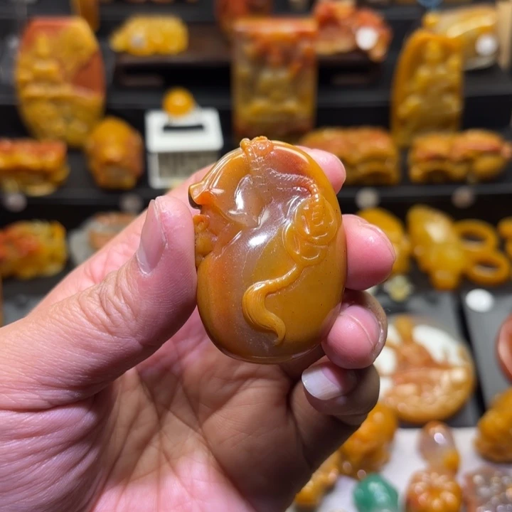 石英岩玉未镶嵌颈饰