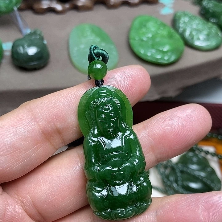 颈饰未镶嵌和田玉（碧玉）