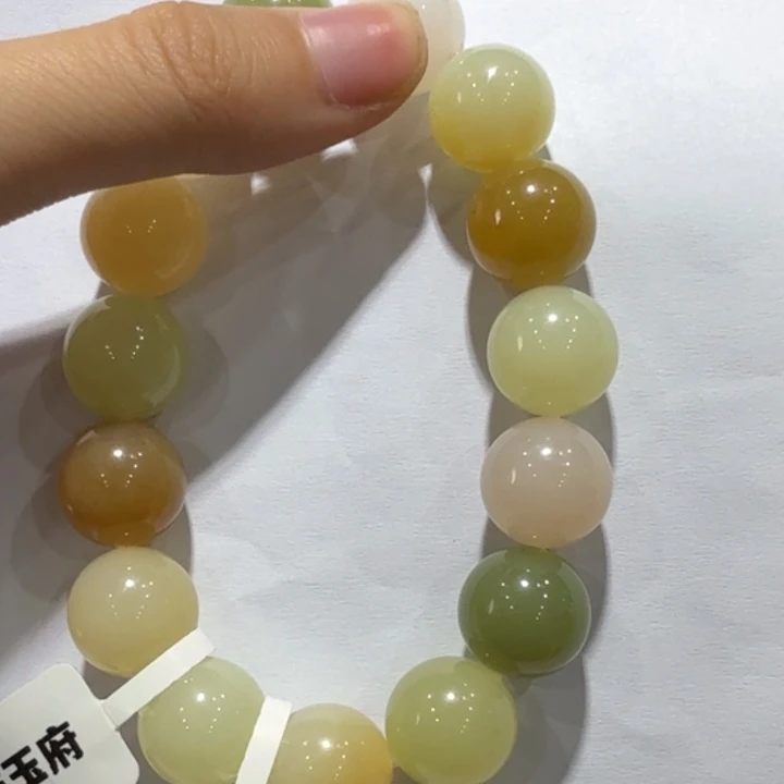 老***姓和田玉未镶嵌颈饰