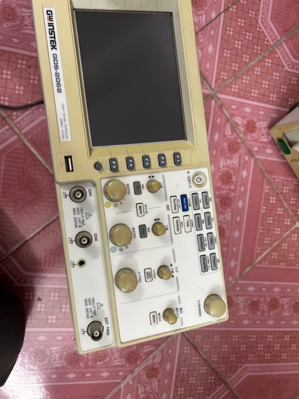 8新  60Ｍ白色屏幕数字示波器01