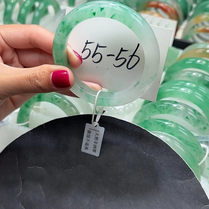 石英质玉（非洲翠）未镶嵌手镯