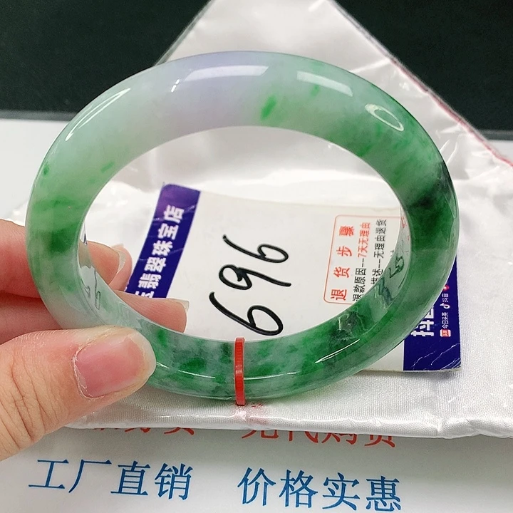 翡翠手镯未镶嵌翡翠