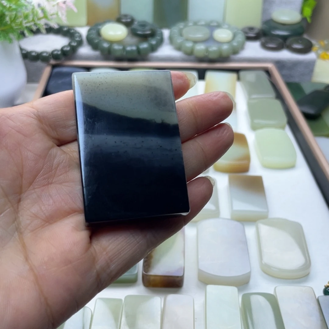 和田玉未镶嵌颈饰哎**慢