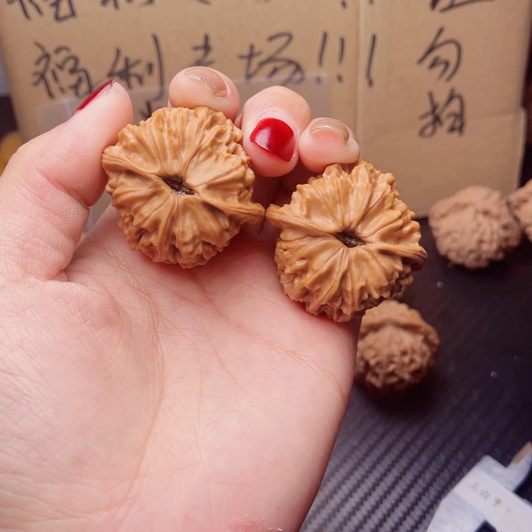 文玩核桃吊坠青**～天地40尺