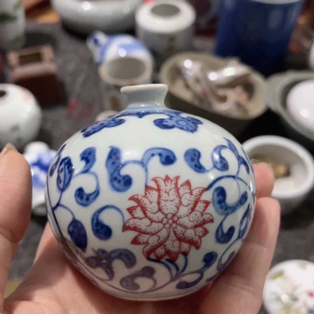 碟一个小圆瓶一个一个
