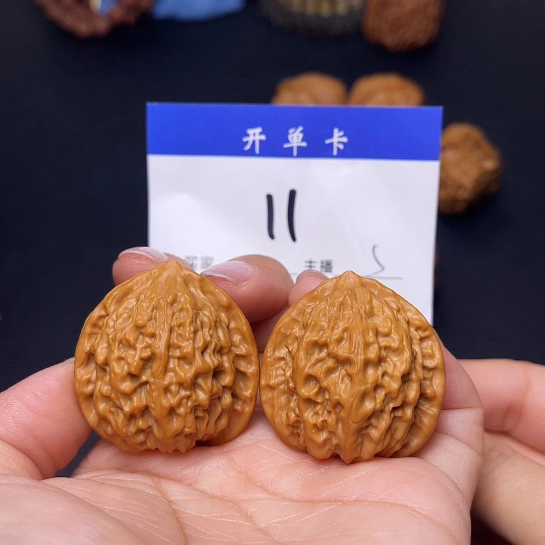 文玩核桃把件金牛35尺。