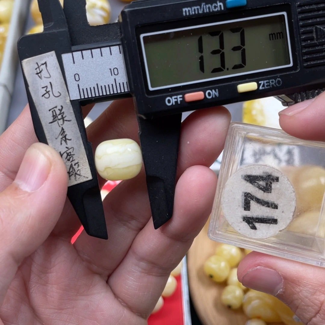 蜜蜡珠宝奇石未镶嵌