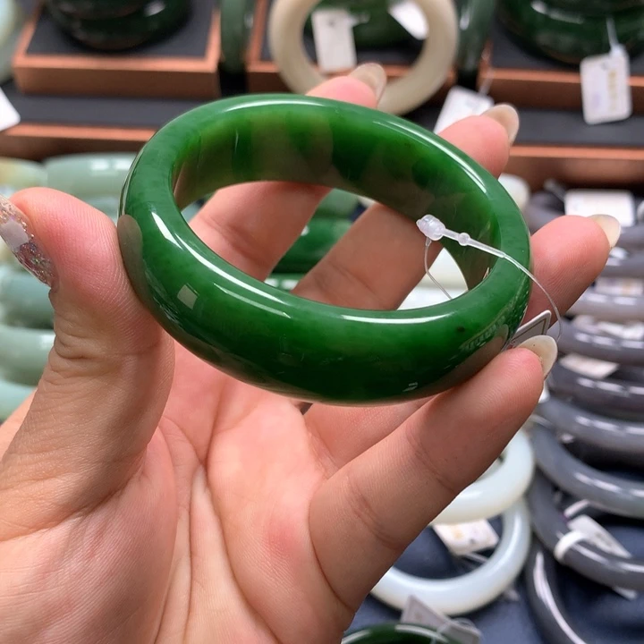【闪购商品】未镶嵌手镯和田玉（碧玉）