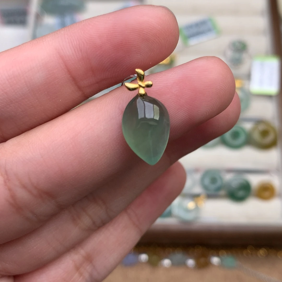 【闪购商品】18K金镶嵌挂件翡翠一