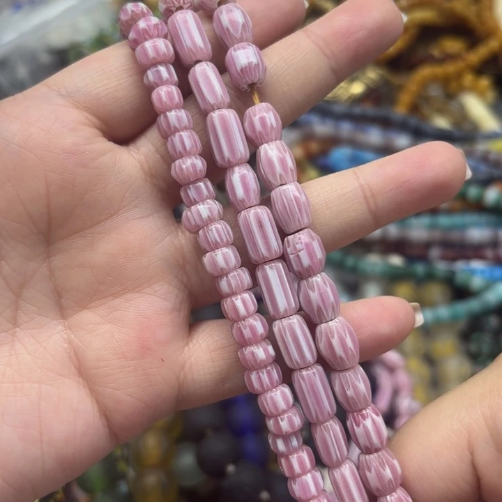 颈饰玻璃一条，喊我选