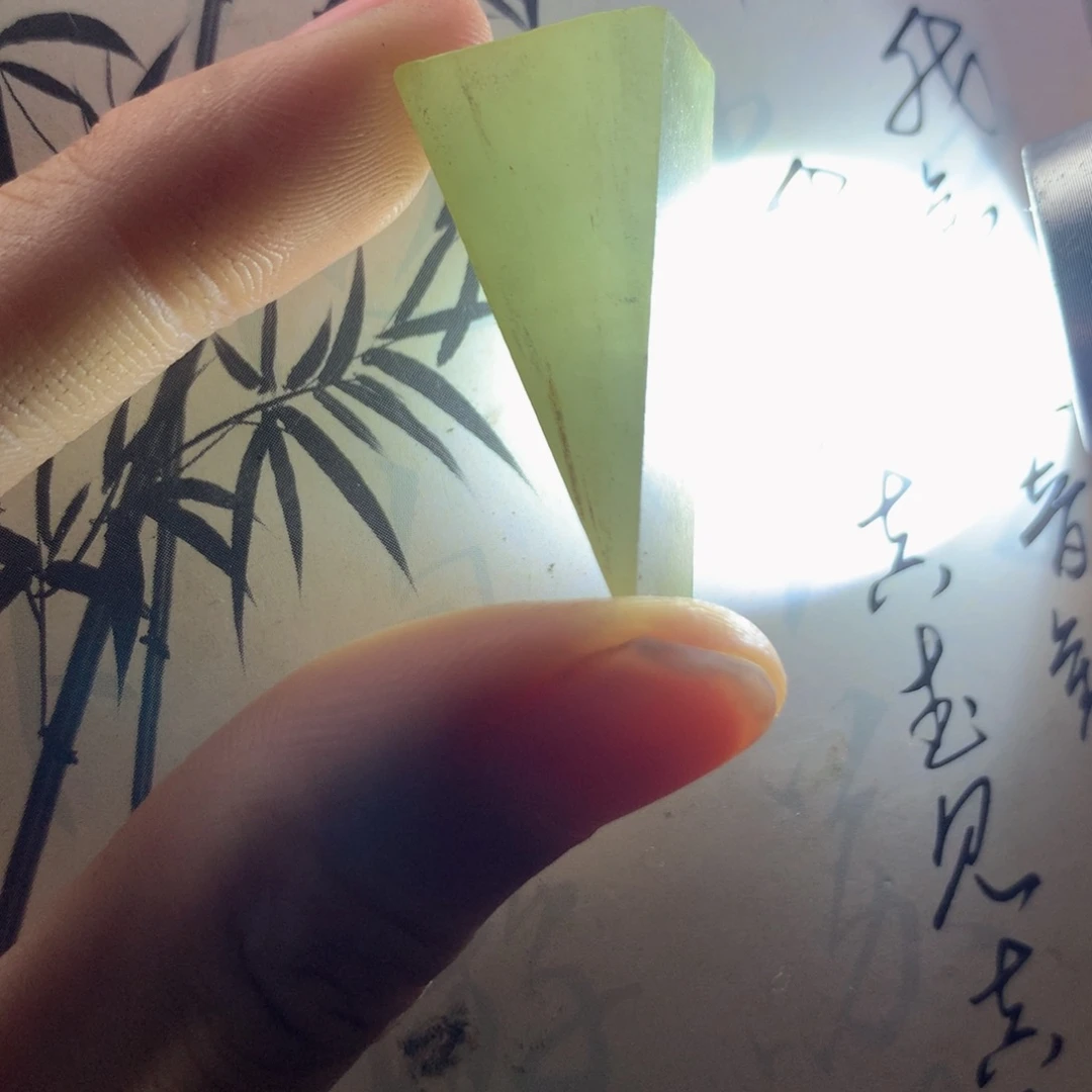 翡翠裸石翡翠吊坠