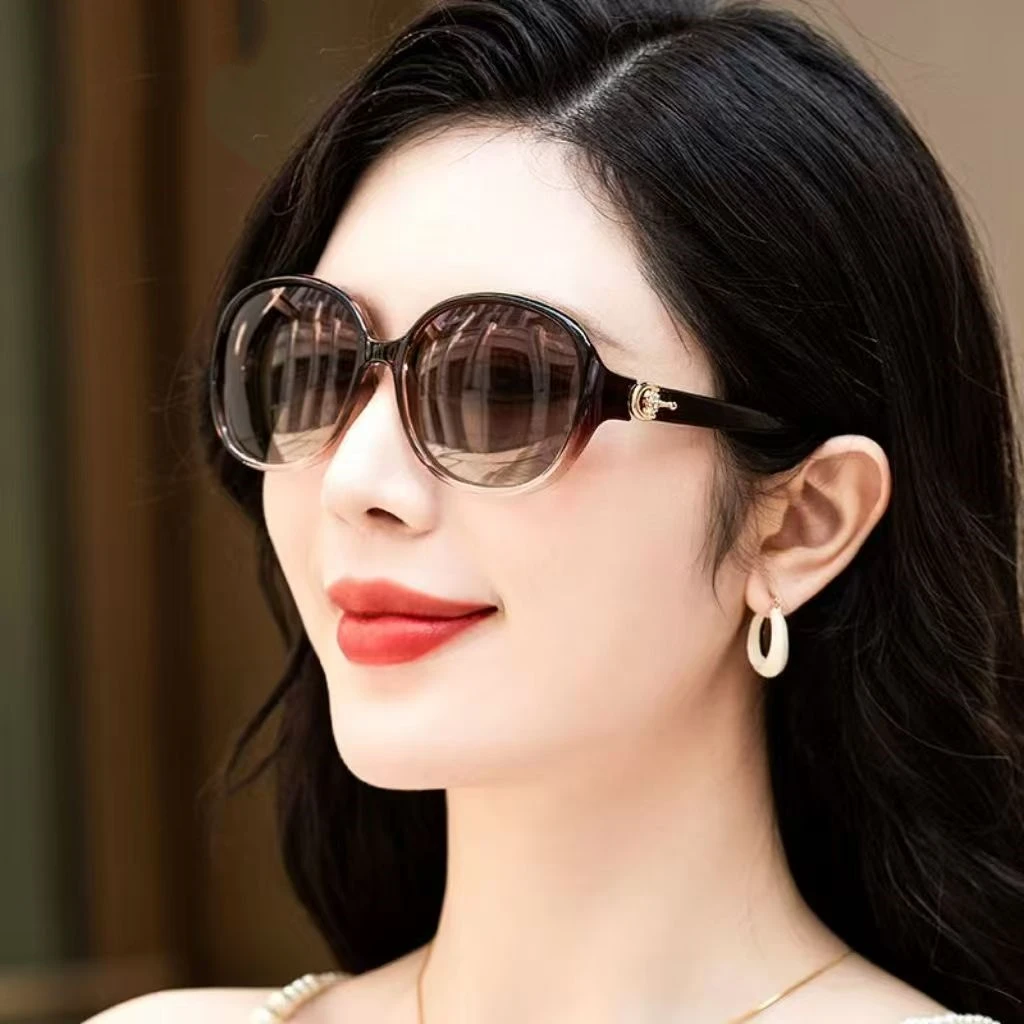 新款镶钻太阳镜女士显瘦防紫外线优雅开车骑行偏光墨镜时尚护目镜