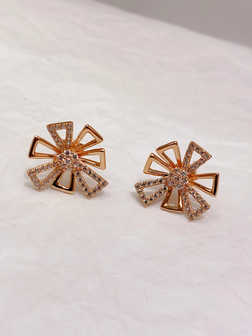 合成锆石18K 时尚气质花朵耳钉2.39克