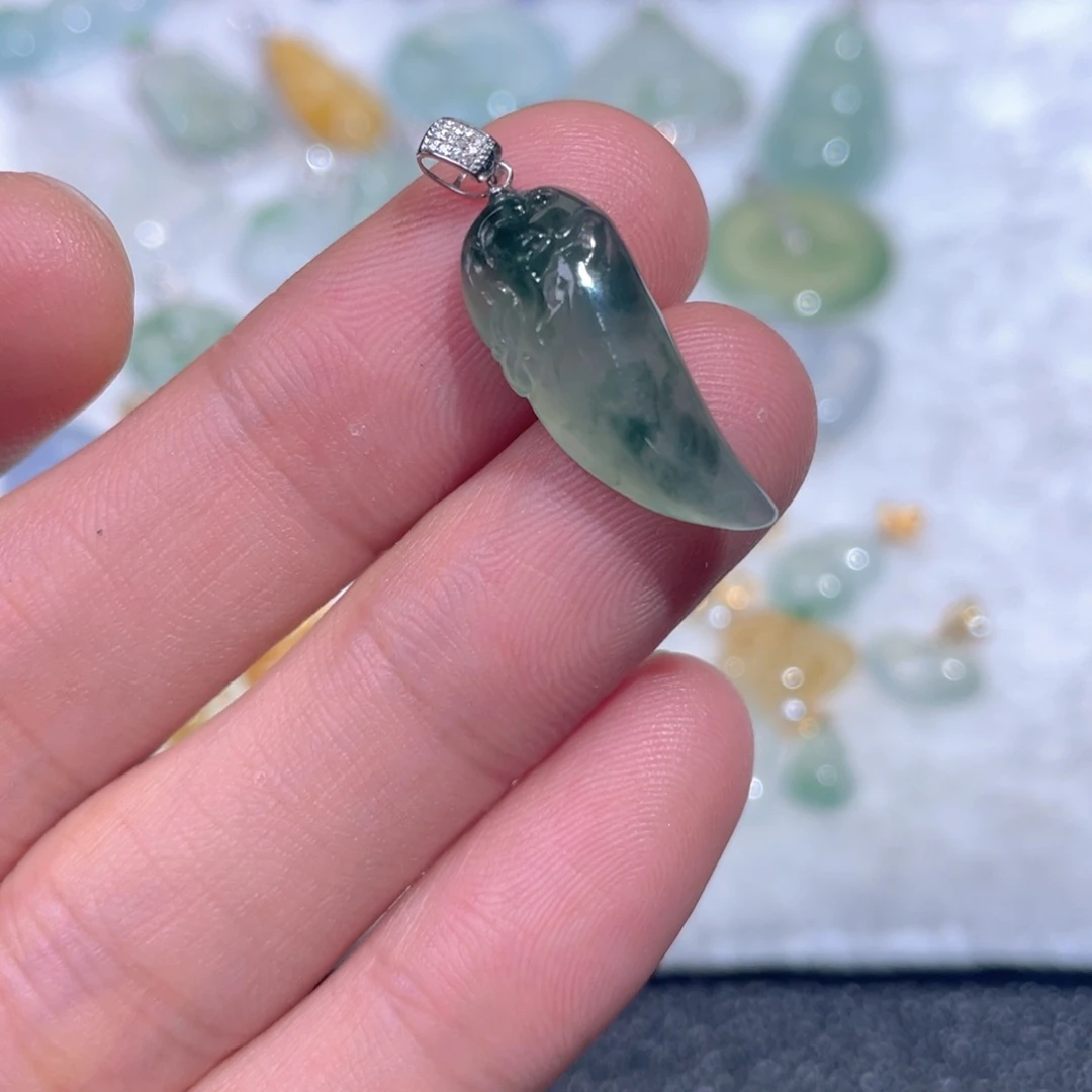 翡翠18K金镶嵌颈饰翡翠