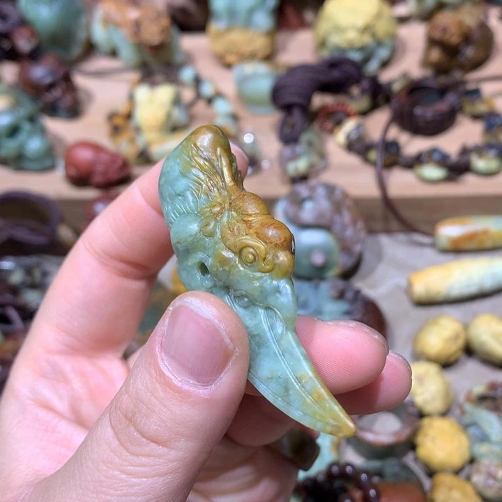 未镶嵌岫岩河磨玉（透闪石质玉）把件过*