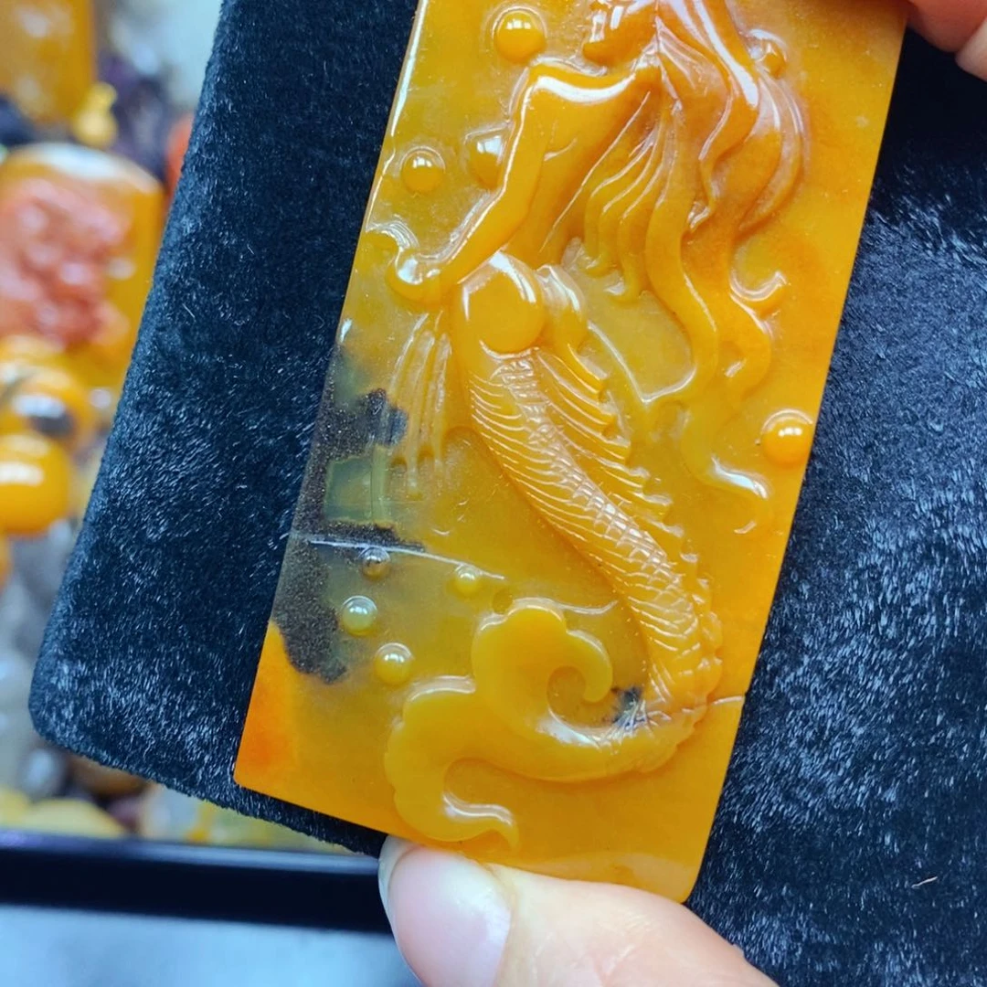 未镶嵌石英质玉（黄龙玉）颈饰