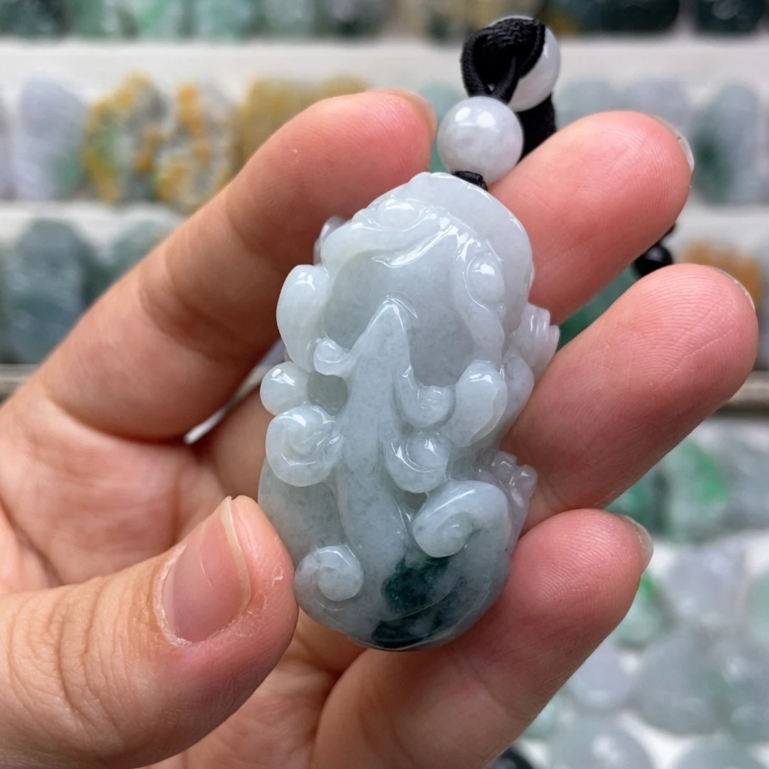 翡翠未镶嵌吊坠(赠链)