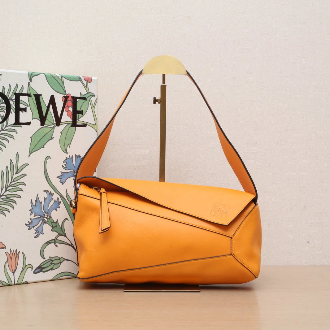 95新 LOEWE/罗意威 【黑黑】Puzzle 几何包 橙色 皮革C 金扣