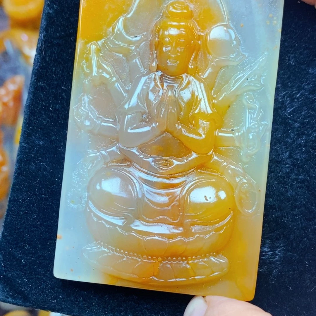 未镶嵌石英质玉（黄龙玉）颈饰