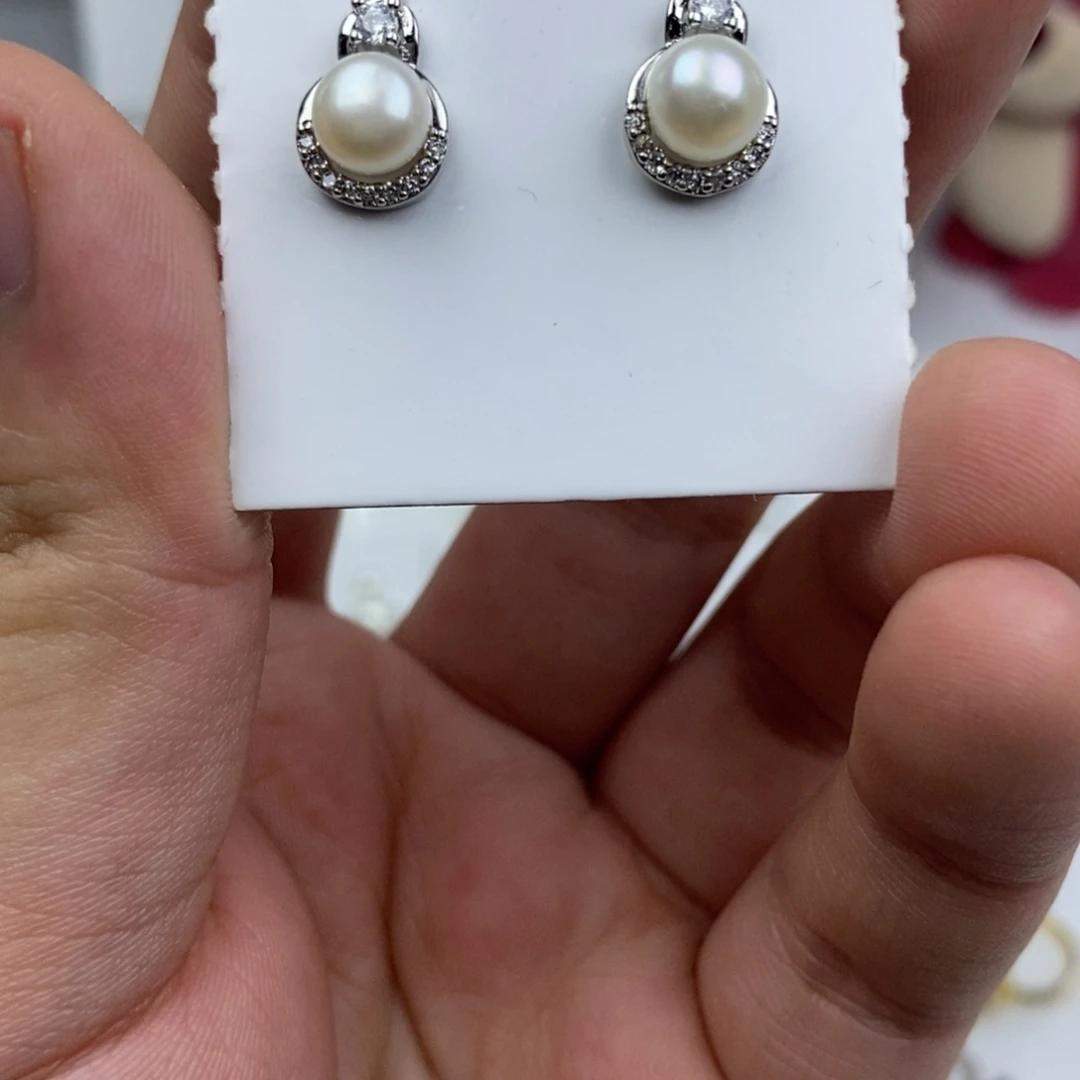 淡水珍珠耳饰未镶嵌