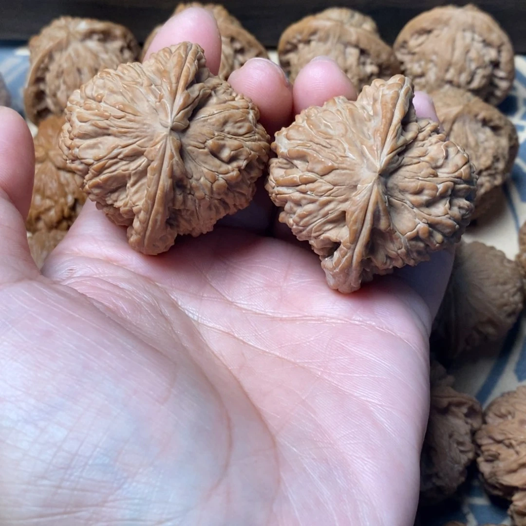 文玩核桃吊坠y****n白狮子48