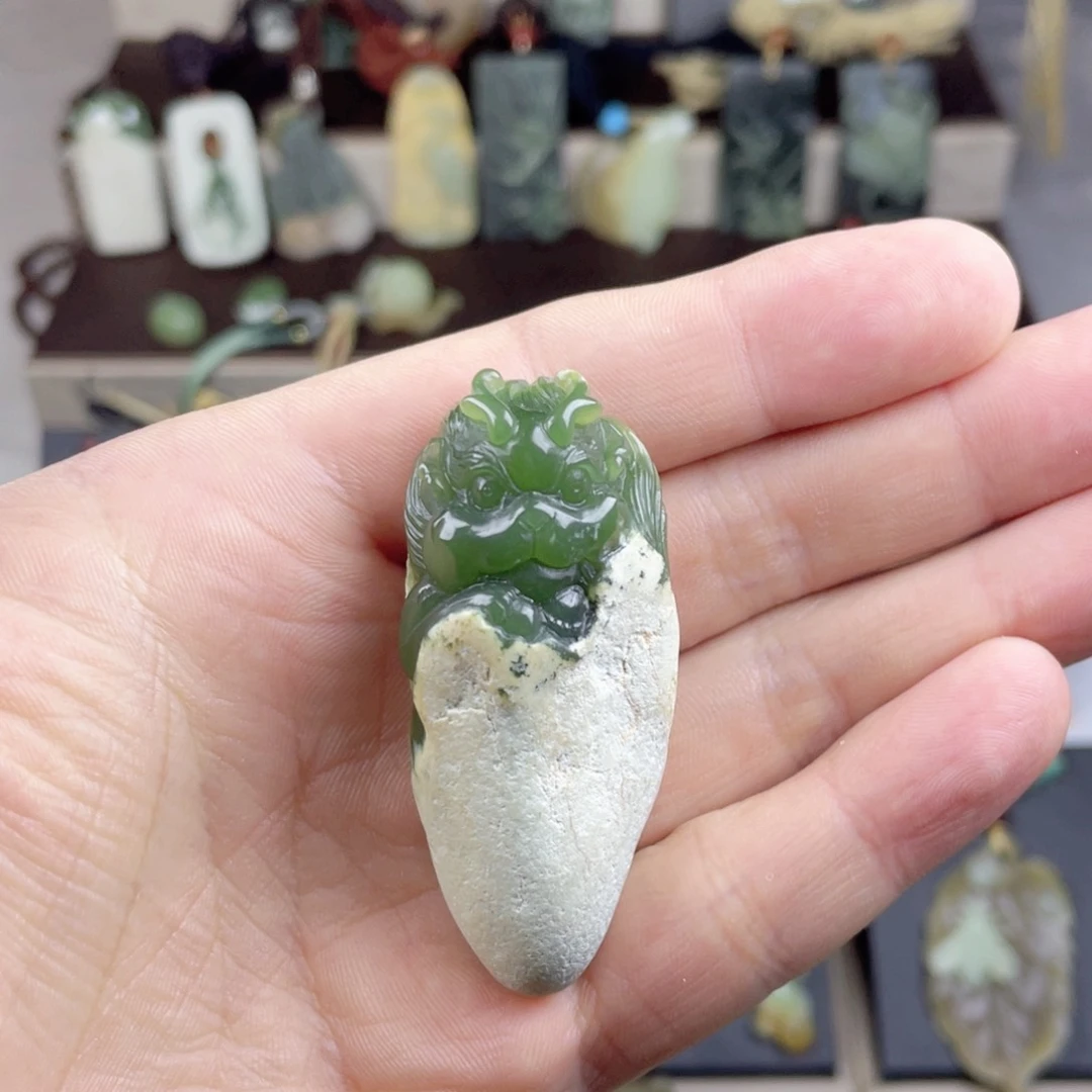 用***5和田玉（糖玉）未镶嵌颈饰