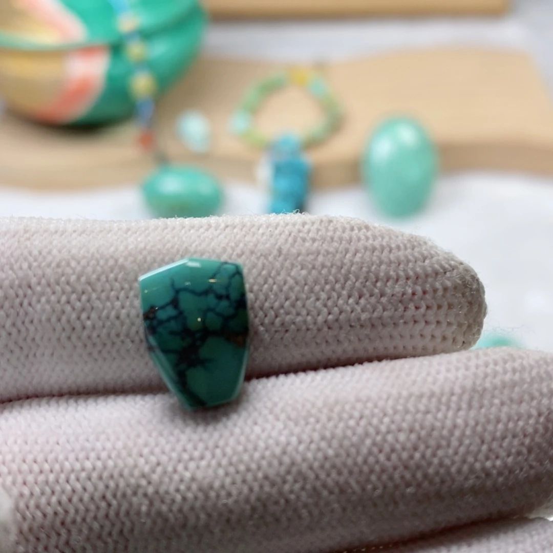 绿松石颈饰未镶嵌