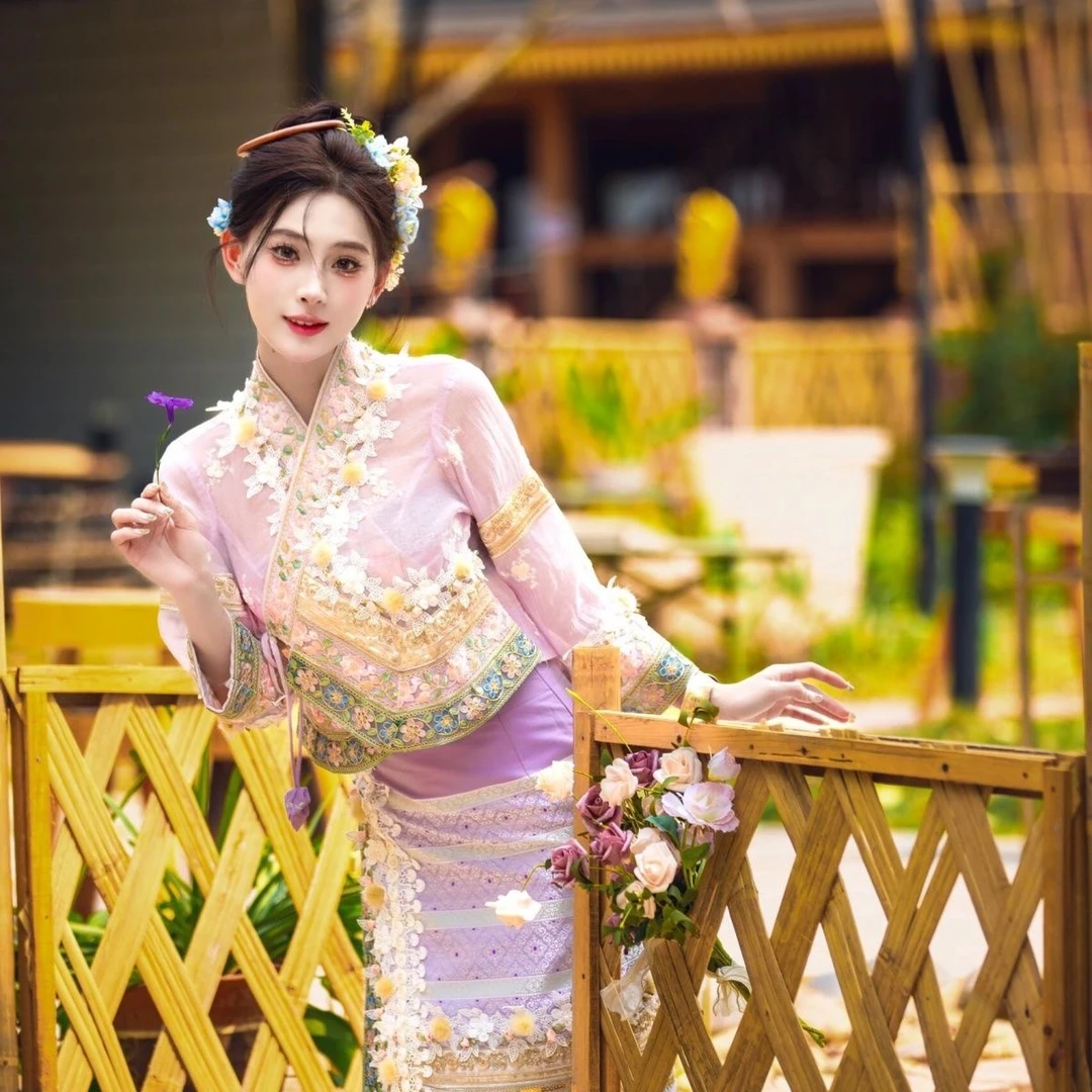 西双版纳新款傣族传统服饰写真服装重工旅拍显瘦高端套装气质傣装