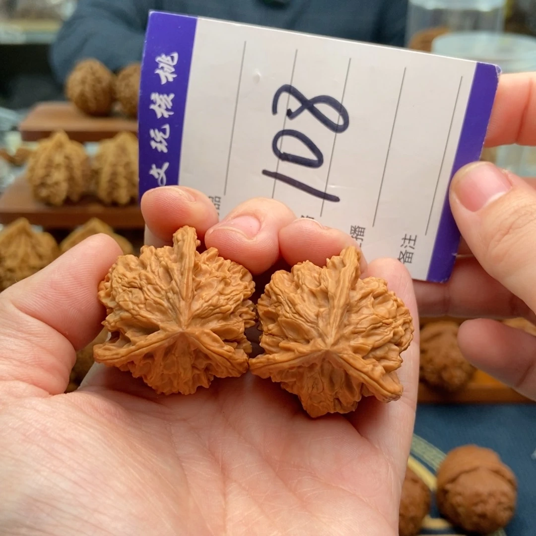 文玩核桃吊坠35三棱