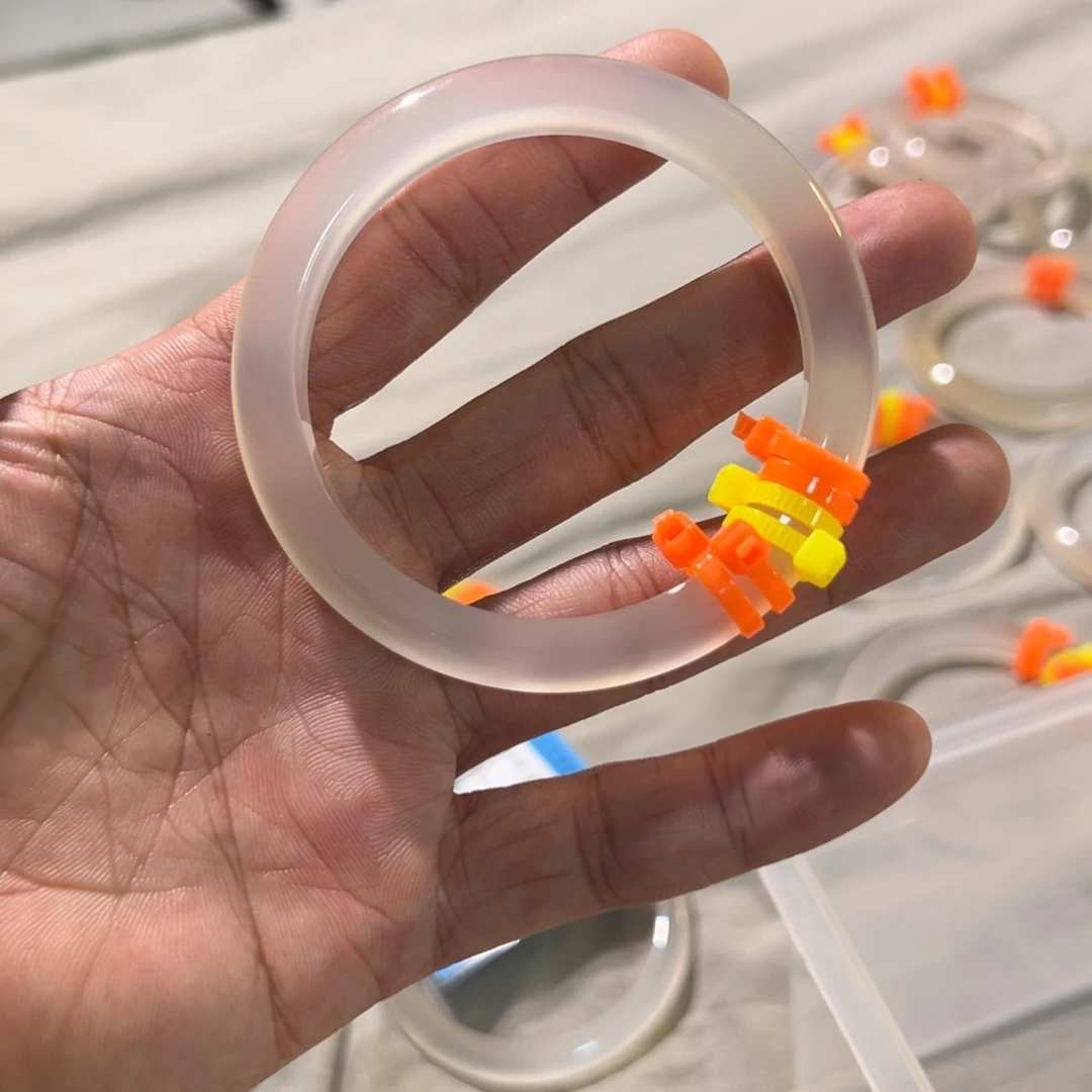 玛瑙/玉髓手镯未镶嵌凌**