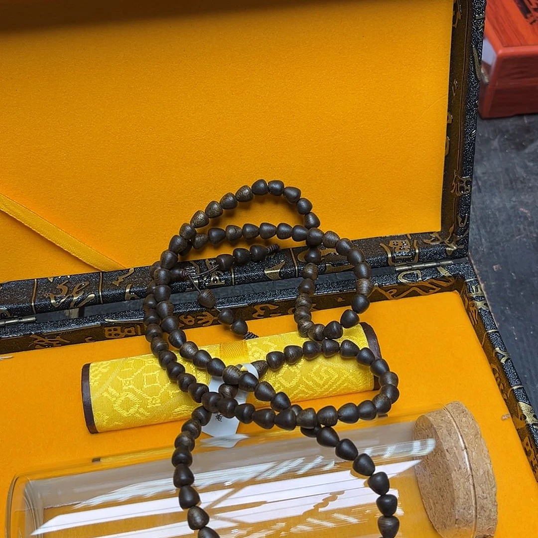 大叶紫檀（黑酸枝木类）