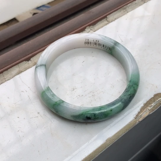 翡翠手镯未镶嵌翡翠手镯