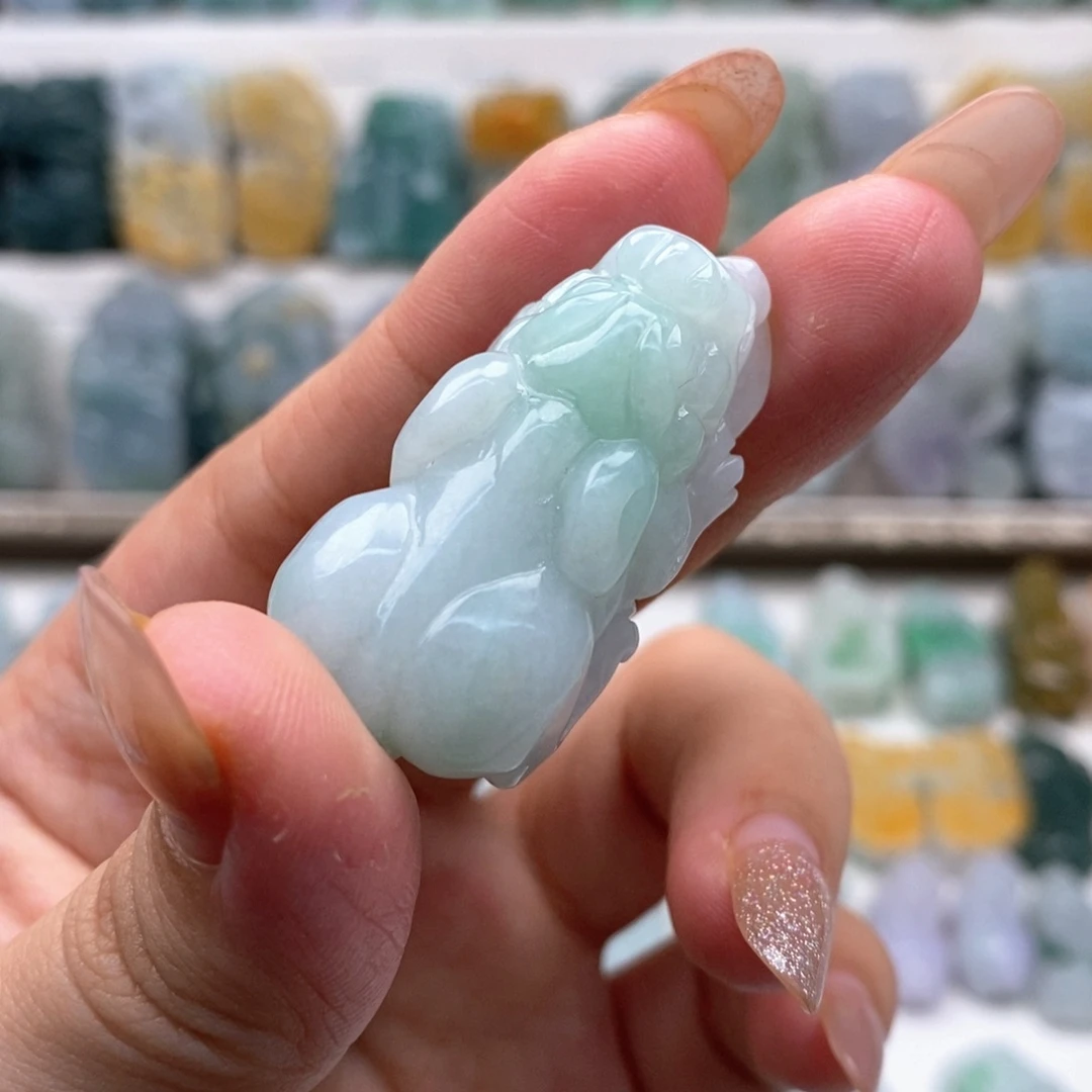 翡翠未镶嵌吊坠(赠链)毛*玲