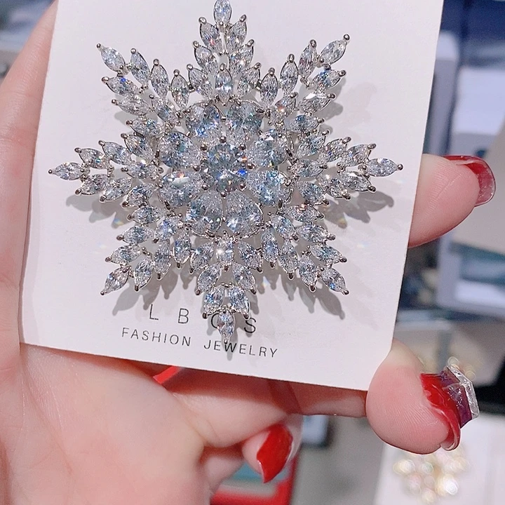 锆石铜合金雪花胸针 银色