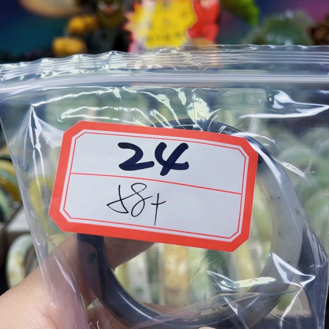 赵***未镶嵌蛇纹石玉手镯