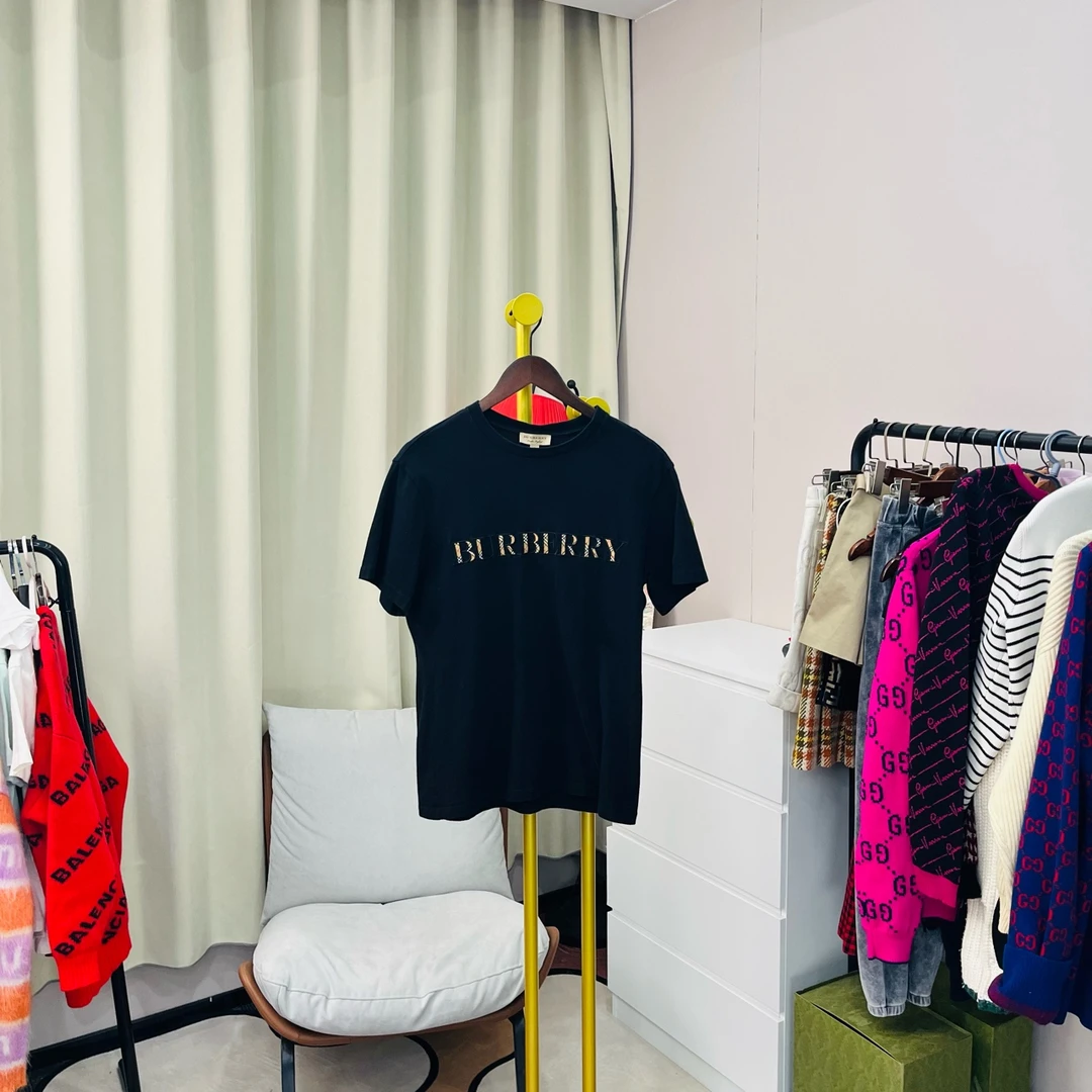 99新 BURBERRY/博柏利 黑色刺绣格纹logo短袖 S码