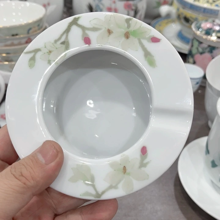 壶釉下五彩的瓷器和瓷器