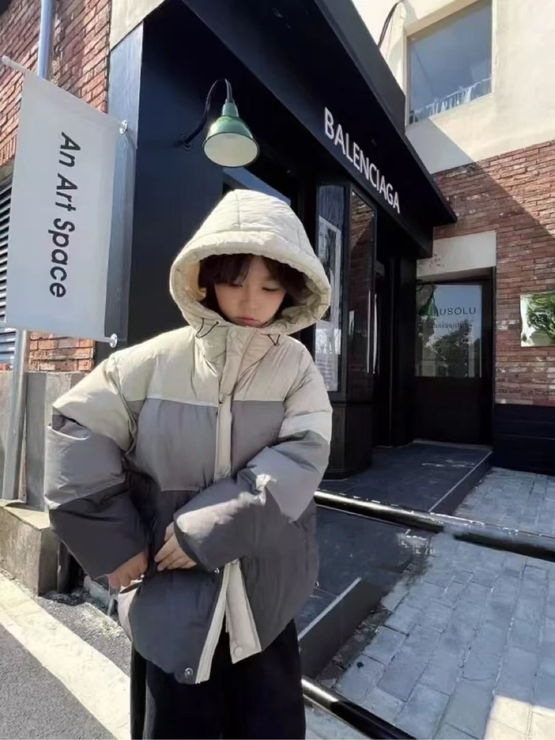 拼色保暖拉链休闲风羽绒服