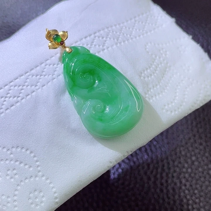 翡翠颈饰18K金镶嵌翡翠