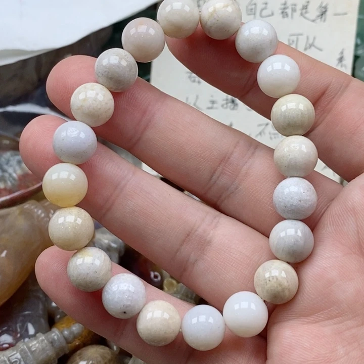 硅化珊瑚（珊瑚玉）未镶嵌颈饰有瑕