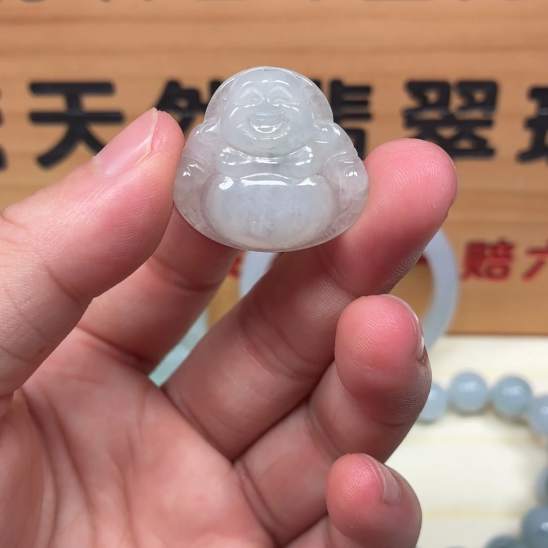 翡翠未镶嵌颈饰佛公