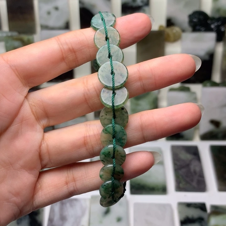此***生未镶嵌独山玉颈饰