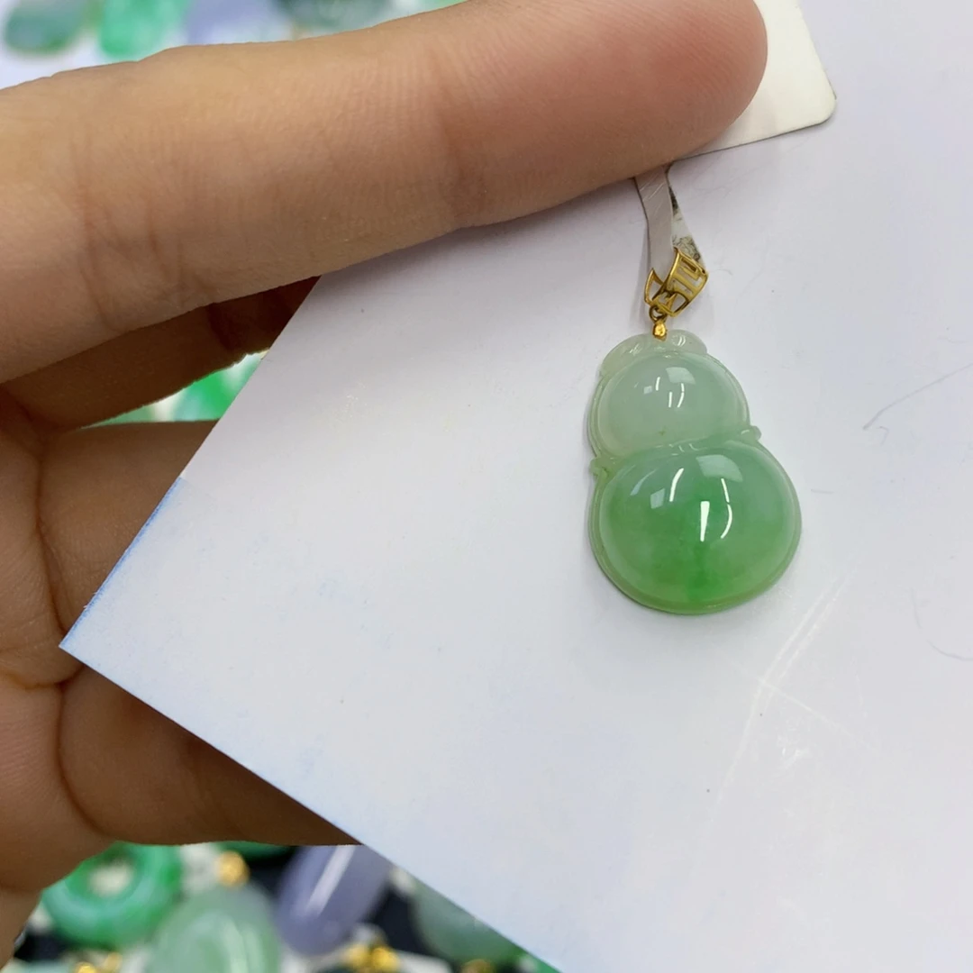 翡翠18K金镶嵌颈饰翡翠