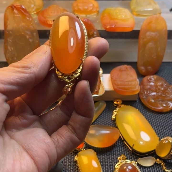 石英质玉颈饰未镶嵌我****…