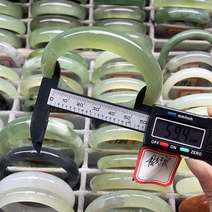 未镶嵌蛇纹石玉手镯196