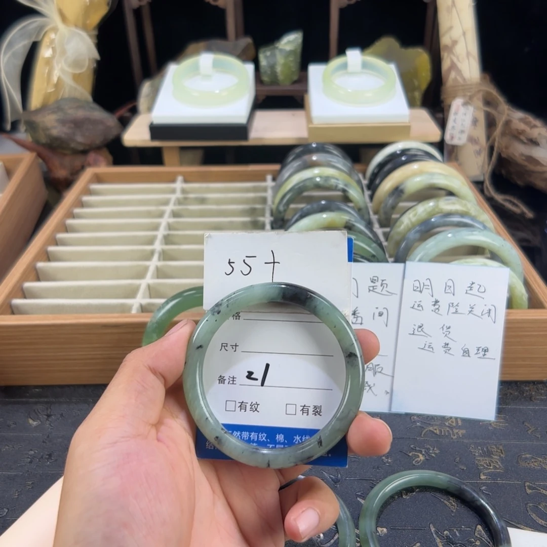 蛇纹石玉未镶嵌手镯