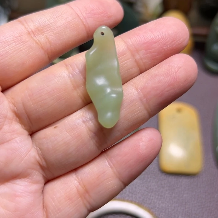 盼***望岫岩河磨玉（透闪石质玉）未镶嵌颈饰
